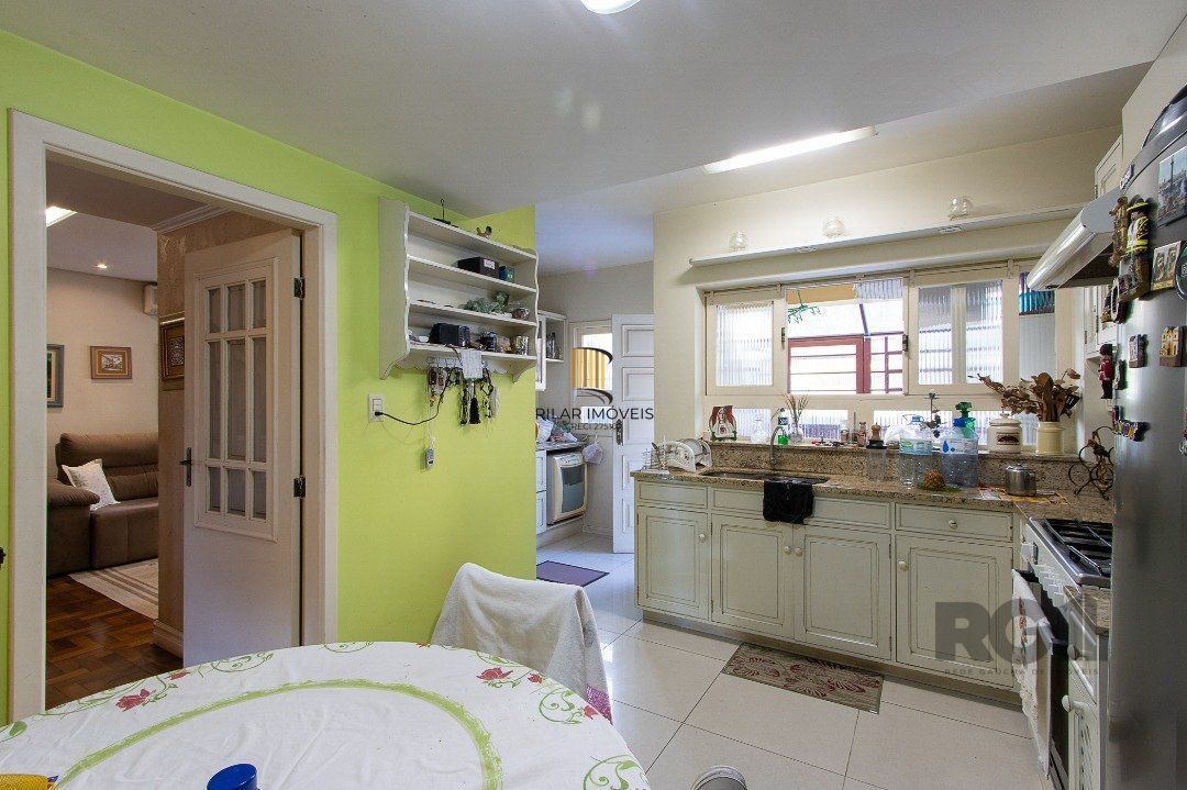 Casa tipo sobrado, com 3 dormitórios em Canoas