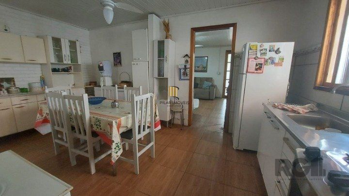Casa 2 dormitórios no bairro Camaquã