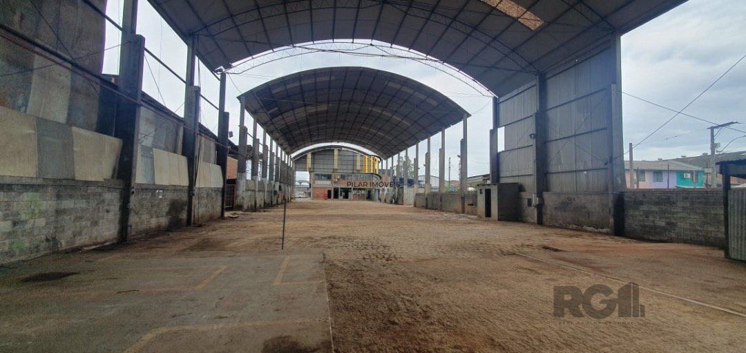 Prédio comercial com área total de 5.000 m² na rua Frederico Mentz, bairro Navegantes.