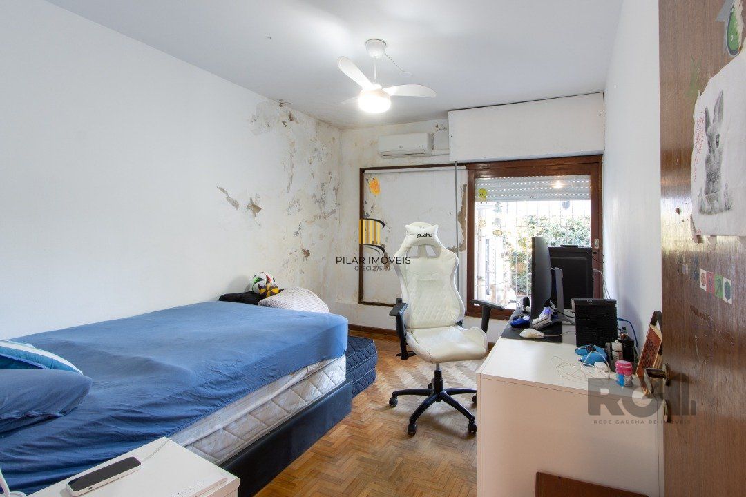 Casa em condomínio que possui  3 dormitórios, sendo 1suíte, lavabo, escritório, possibilidade de um 4 dormitório,