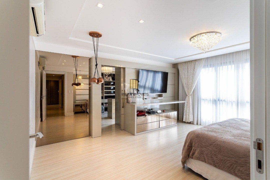 Apartamento para Venda - 323m², 3 dormitórios, sendo 3 suites, 4 vagas - Centro