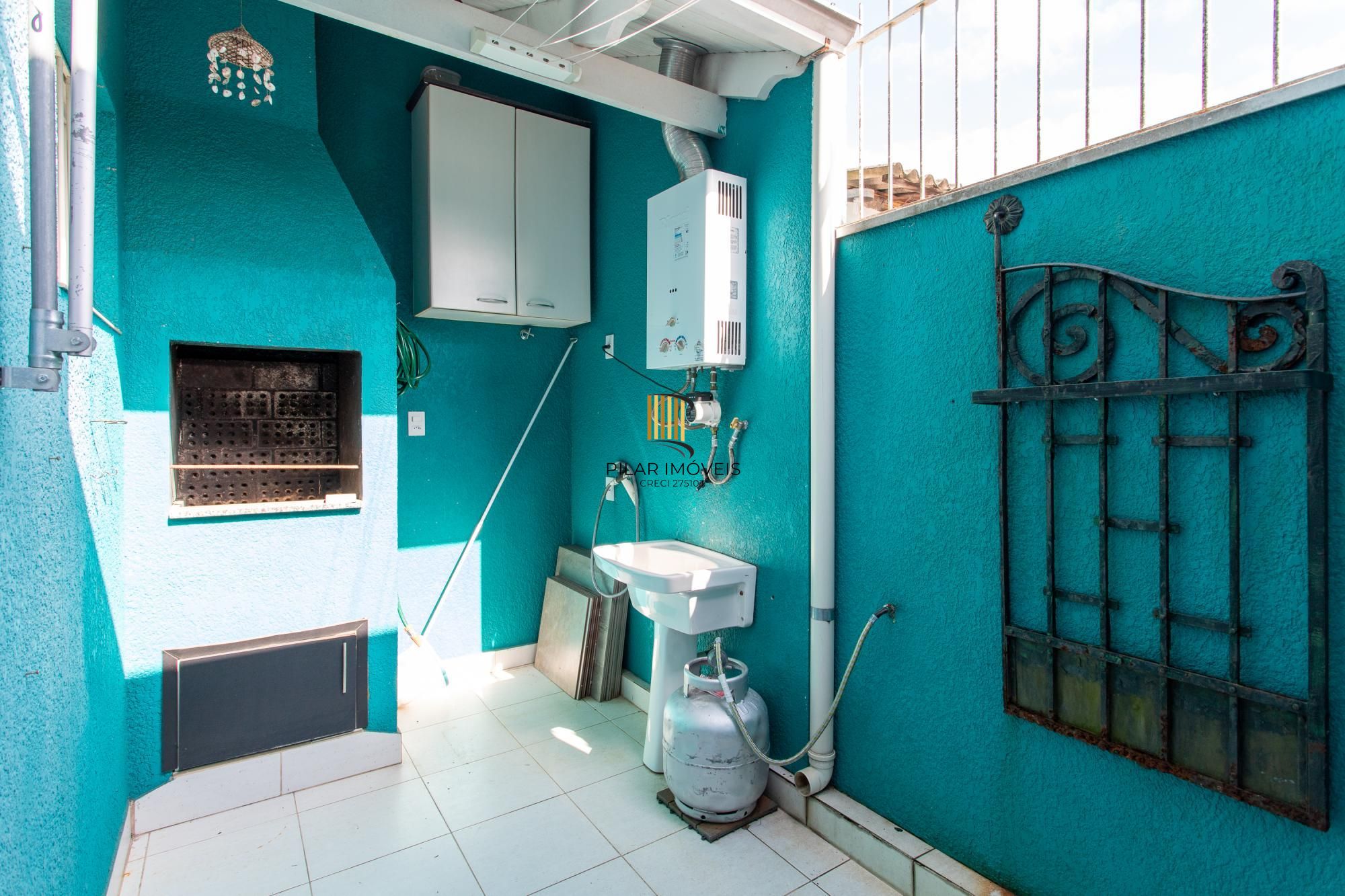 Casa de 3 dormitórios no Bairro Tristeza.