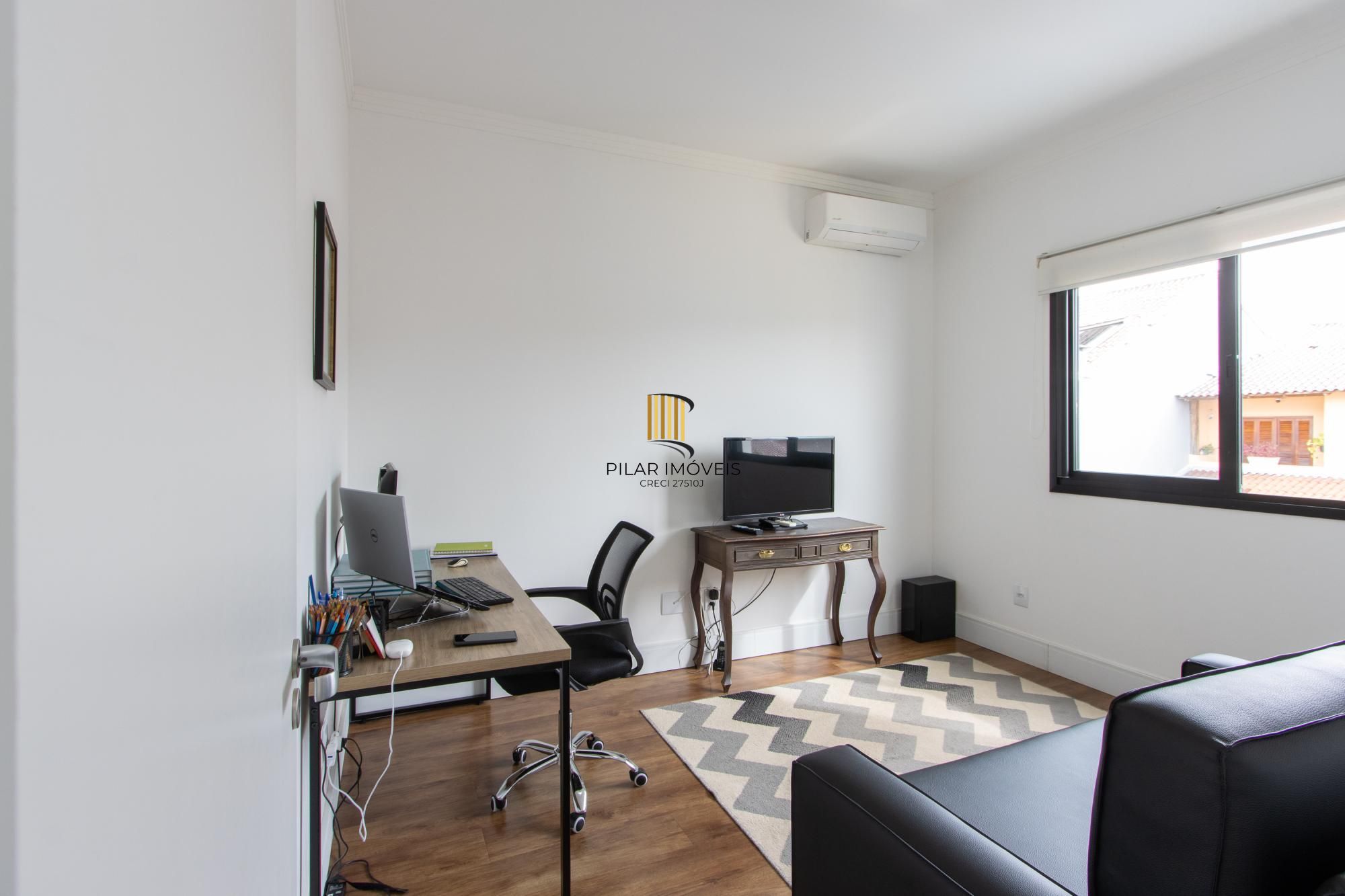 Excelente casa de alvenaria, 4 dormitórios, 2 suítes e 2 vagas de garagem.