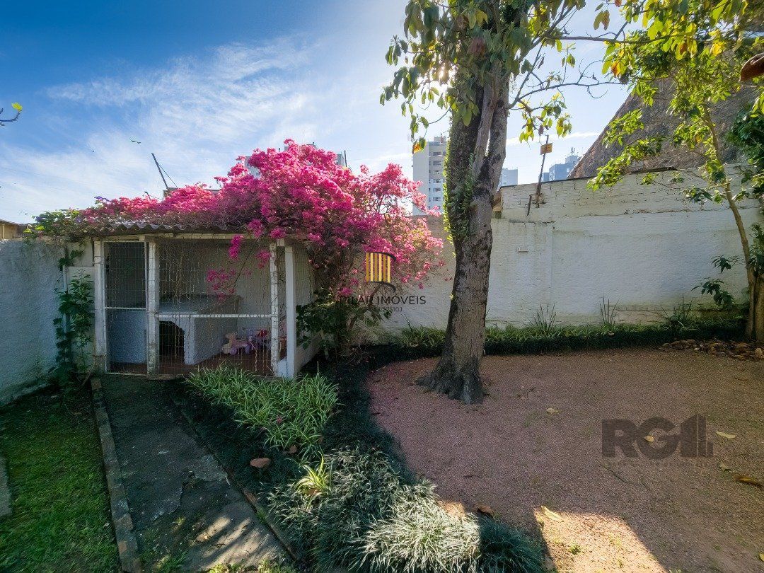 CASA TÉRREA REFORMADA, 3 QUARTOS, SUITE, PÁTIO - BAIRRO CRISTAL