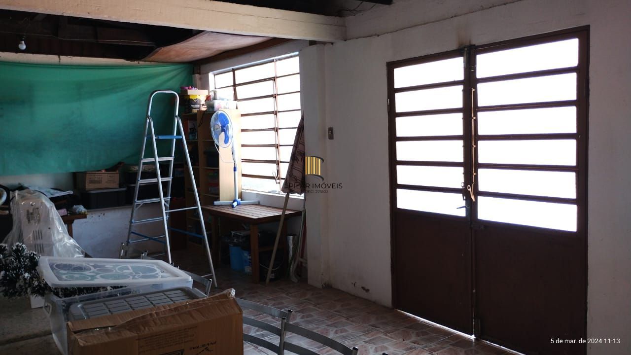 Casa de 2 dorm. semimobiliada c/ piscina