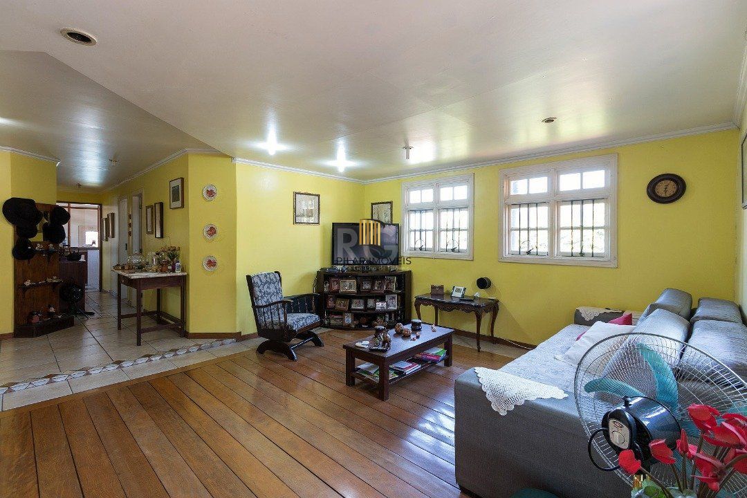 Casa para Venda - 320m², 5 dormitórios, sendo 2 suites, 3 vagas - Tristeza