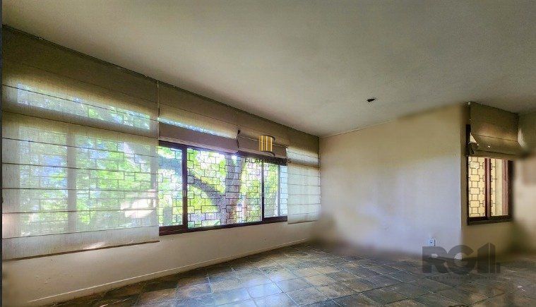 casa à venda no bairro Menino Deus em Porto Alegre. Com 160m² de área privativa