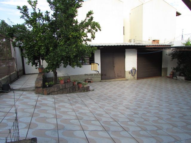 Casa térrea, com 3 dormitórios, 1 suíte, no bairro Nonoai.