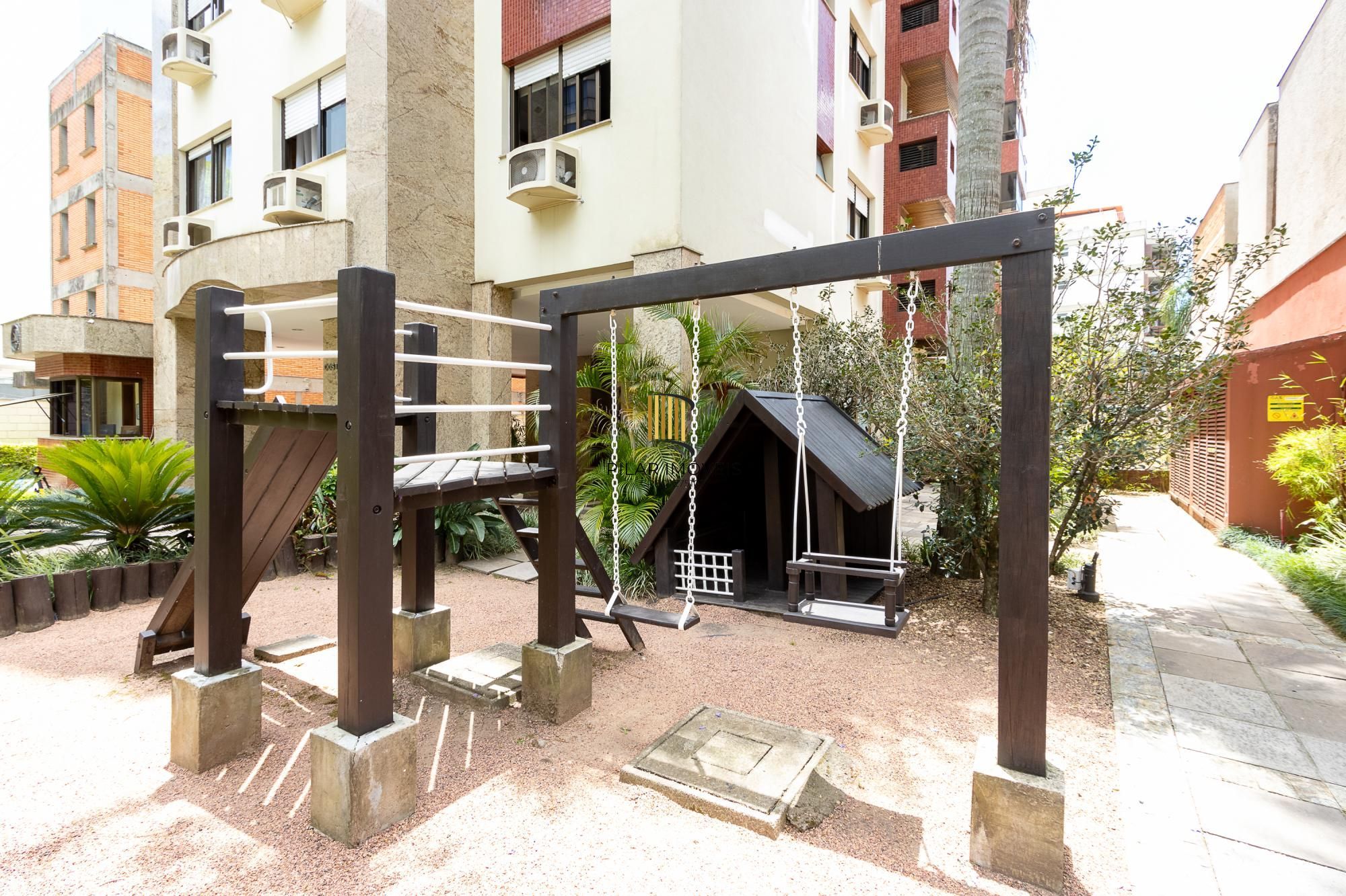 Apartamento 3 quartos, 1 suite, dependência, sacada com churrasqueira, 2 vagas - Bairro Menino Deus