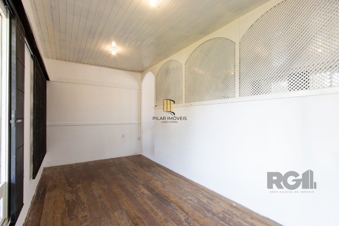Casa para Venda - 337m², 3 dormitórios, sendo 1 suites, 3 vagas - Cristal