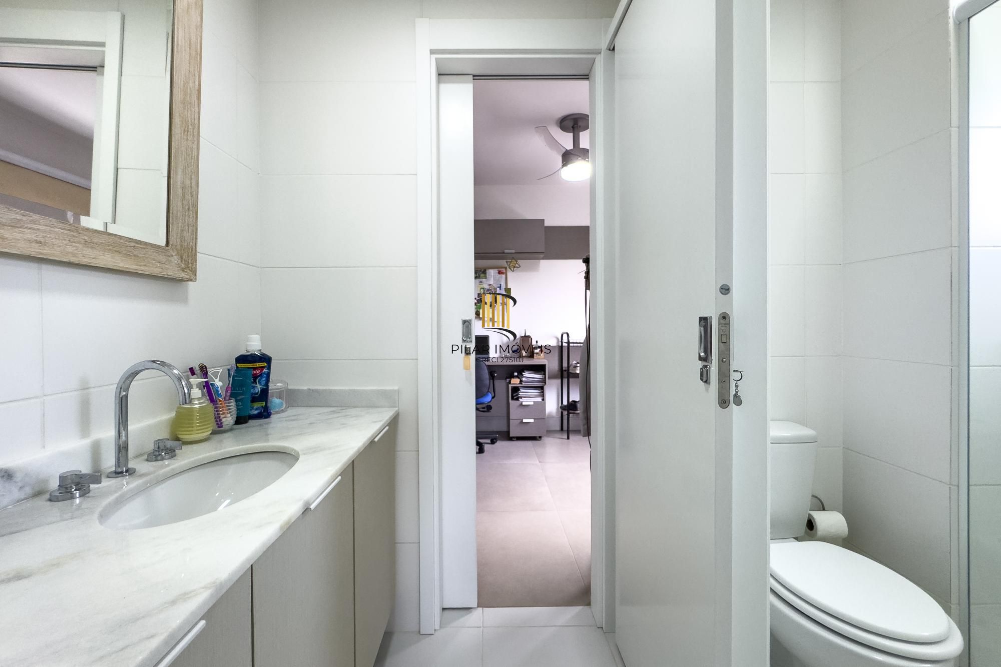 Apartamento 03 Suítes bairro Cristal, 88,97m² de área privativa, semimobiliada e 02 vagas de garagens cobertas.