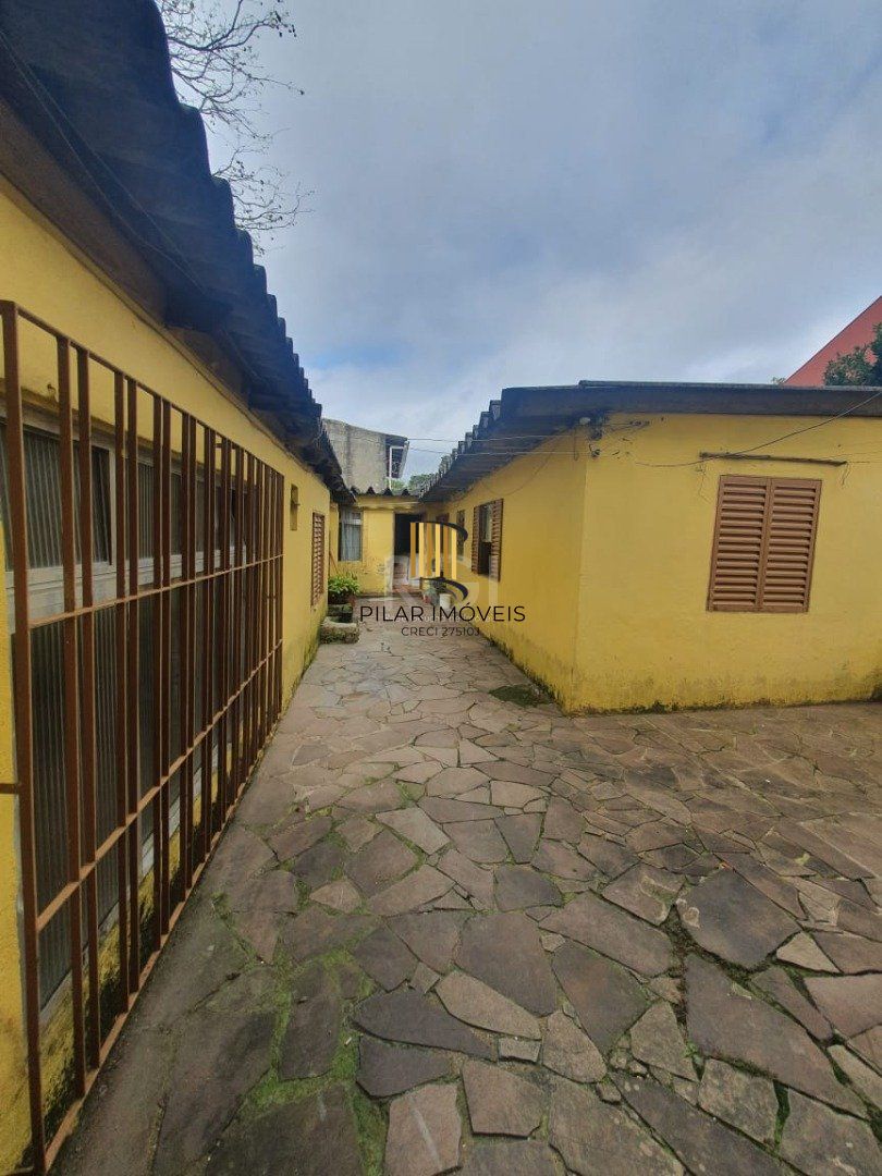 Casa para Venda - 226.9m², 5 dormitórios, sendo 2 suites, 5 vagas - Teresópolis