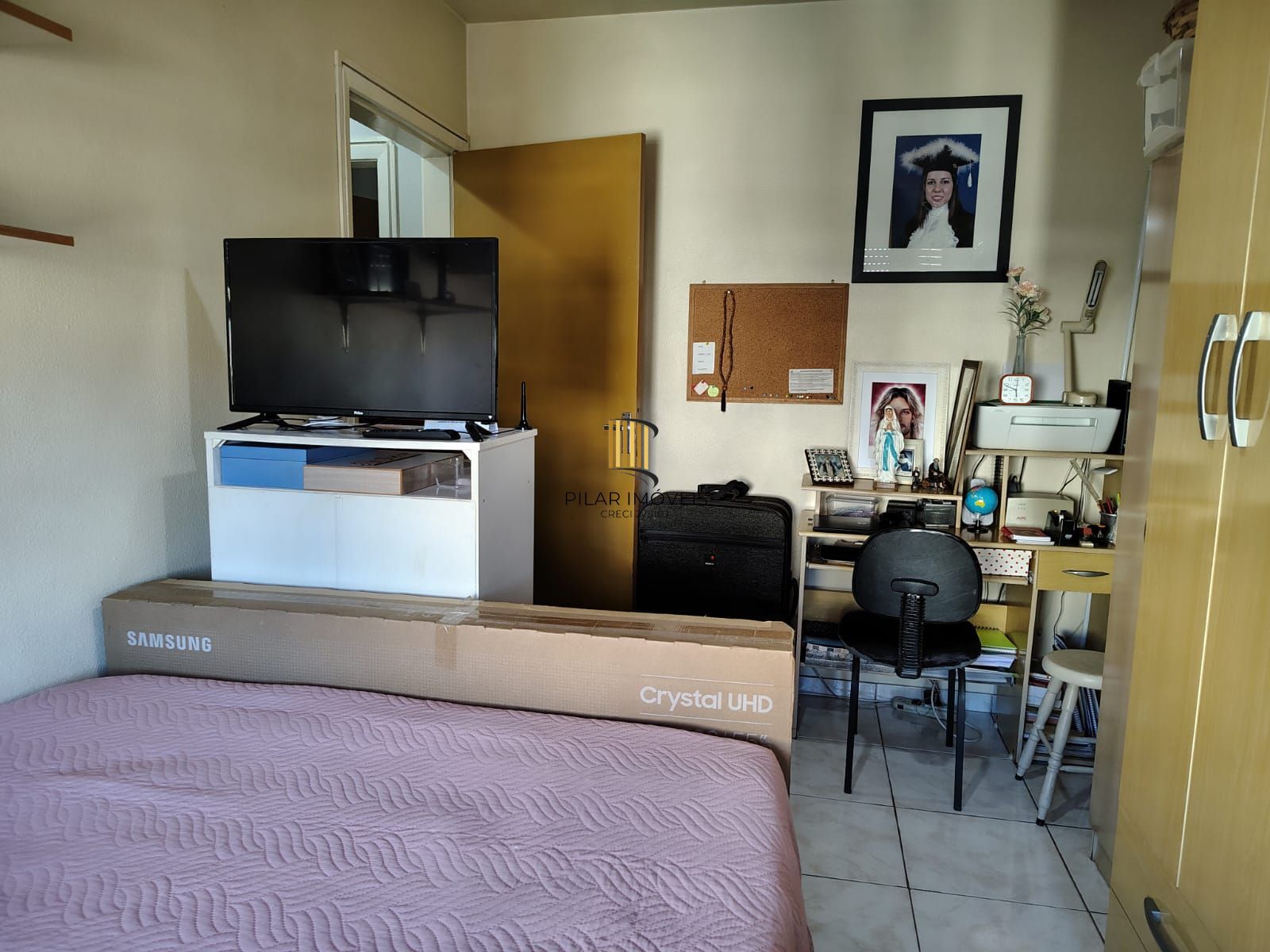 Apartamento de 2 dormitórios, 1 vaga, no bairro Camaqua.