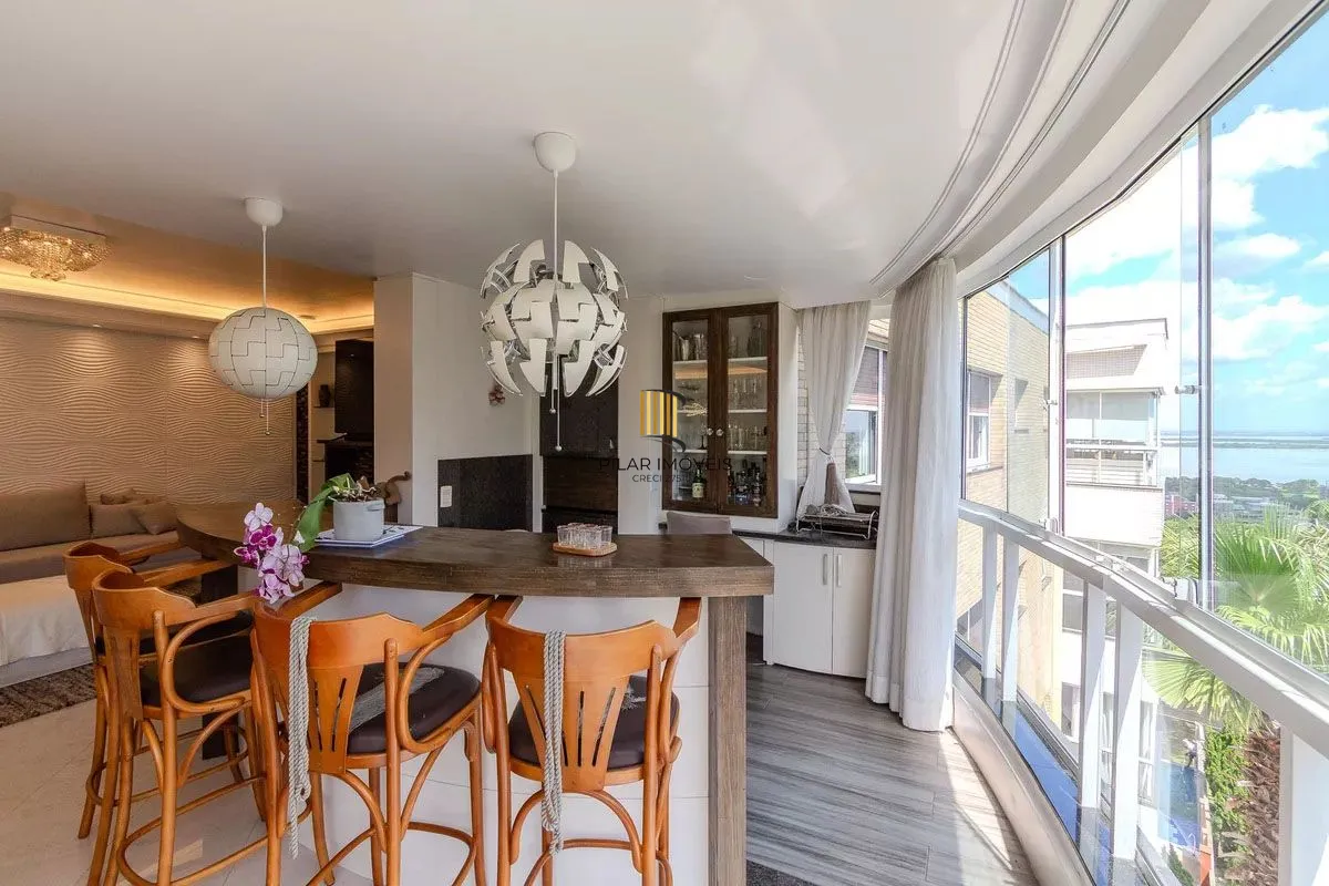 Apartamento com 3 dormitórios, 2 vagas e 231.61m² - Bairro Menino Deus