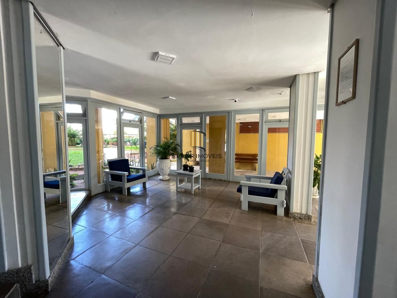 Apartamento 02 dormitórios, 01 banheiro e 01 vaga de garagem, 63,61m² de área privativa no bairro Cristal!