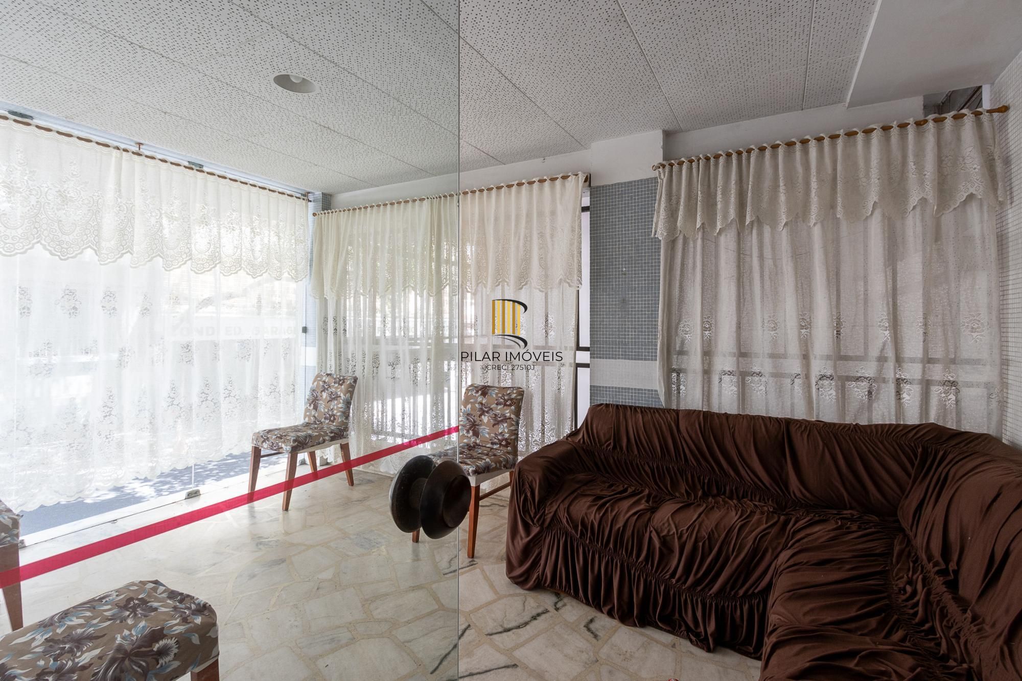 Apartamento frente à fundos, 3 dormitórios, 1 vaga escriturada - Centro Histórico