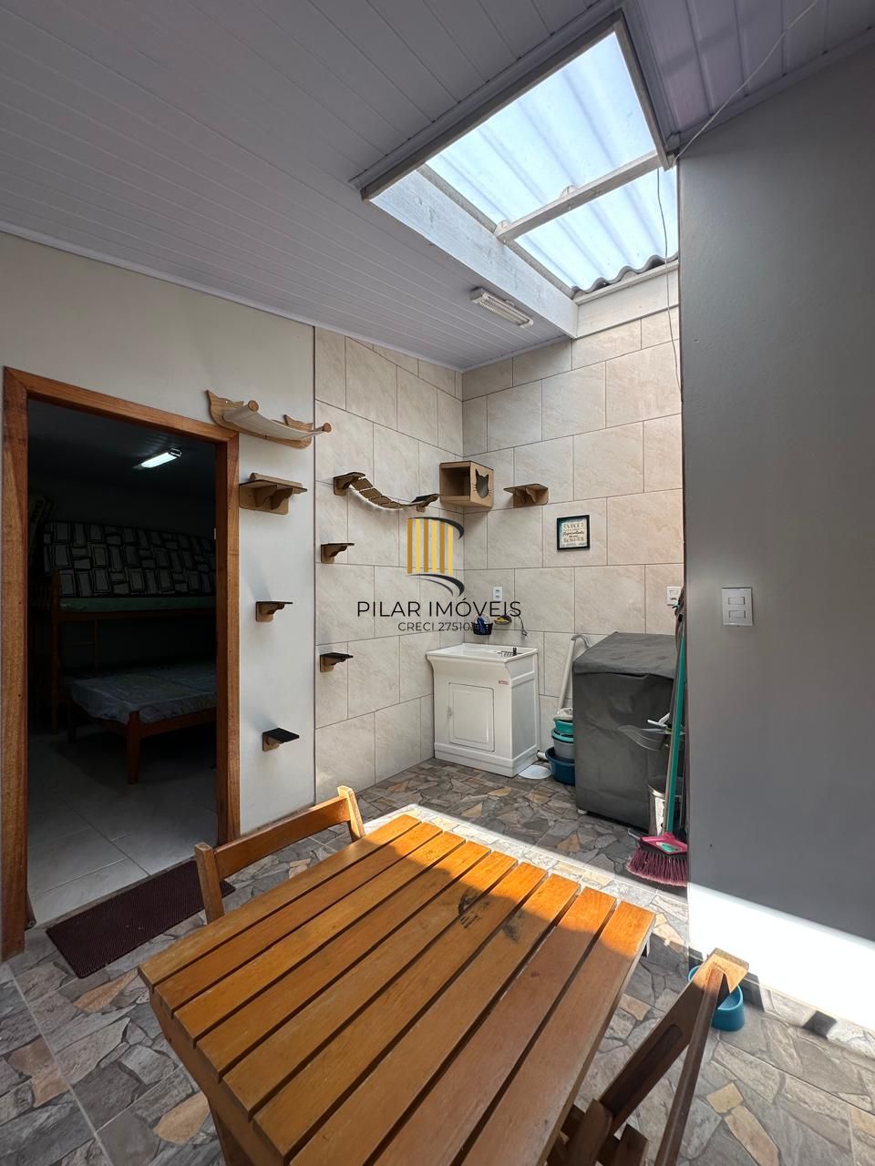 CASA REFORMADA , 4 DORMITORIOS , CHURRASQUEIRA , DESOCUPADA