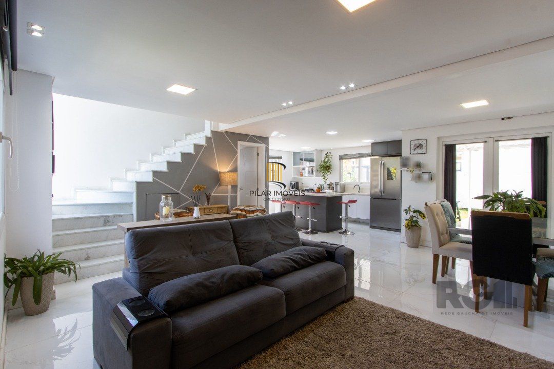 Casa 2 dormitórios no bairro Hípica