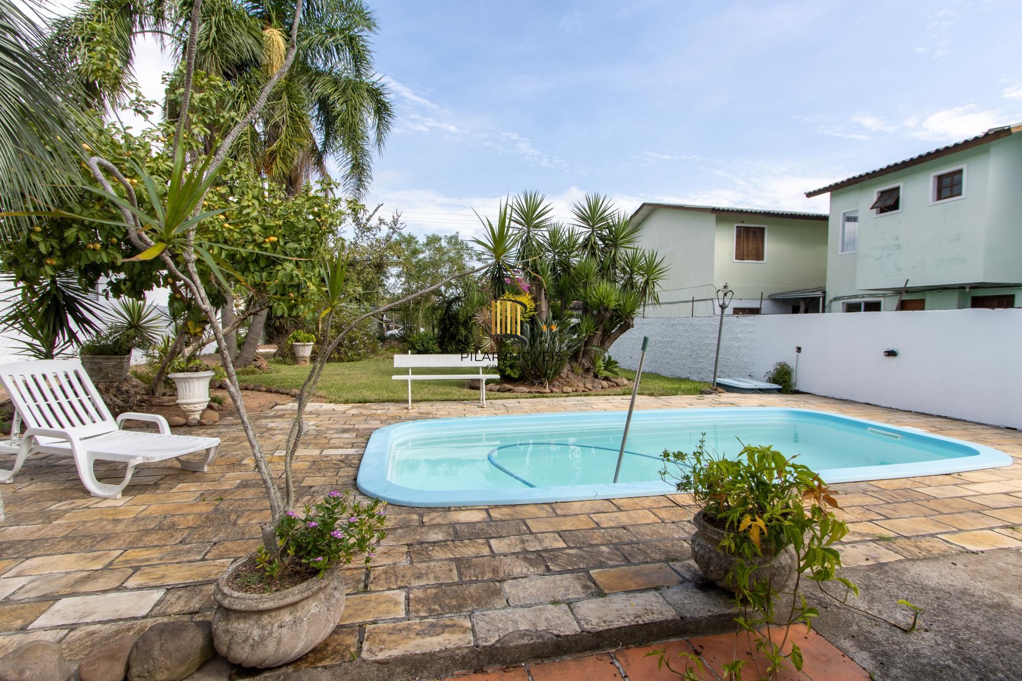 Casa em Vila Nova, Porto Alegre! Com 160m² de área privativa e um total de 899m²