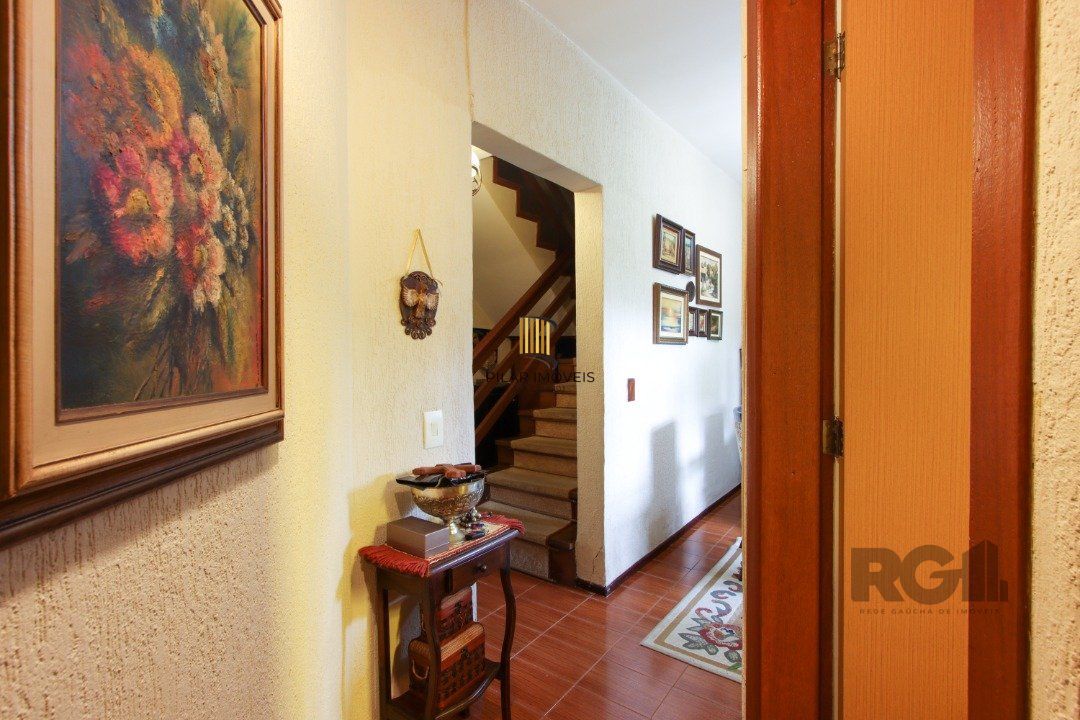 Excelente Casa Tipo Sobrado de alvenaria
