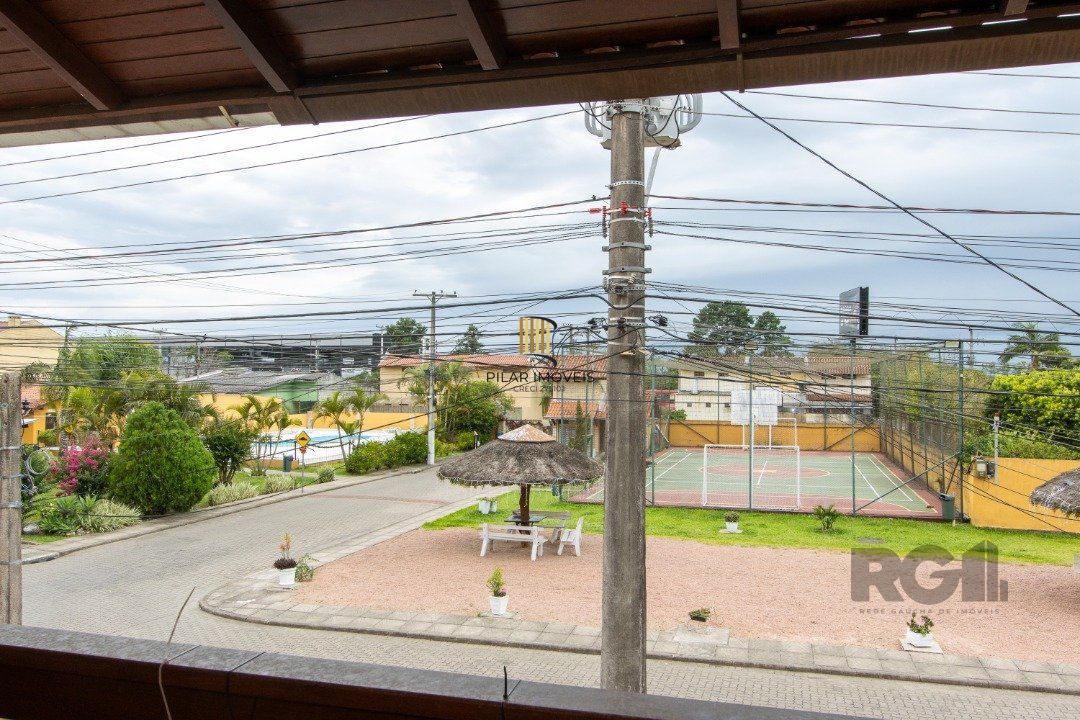 Casa em Condomínio na Zona Sul, no bairro Hípica, com 2 dormitórios, living para dois ambientes, cozinha mobiliada, lavabo