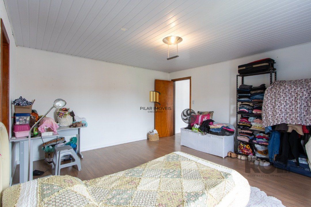 Casa térrea, 3 quartos, edícula, com 2 suites, pátio - Bairro Guarujá