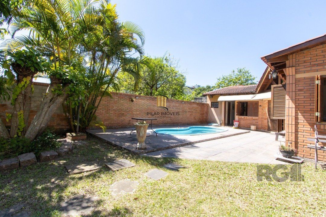 Casa 2 dormitórios no bairro Camaquã