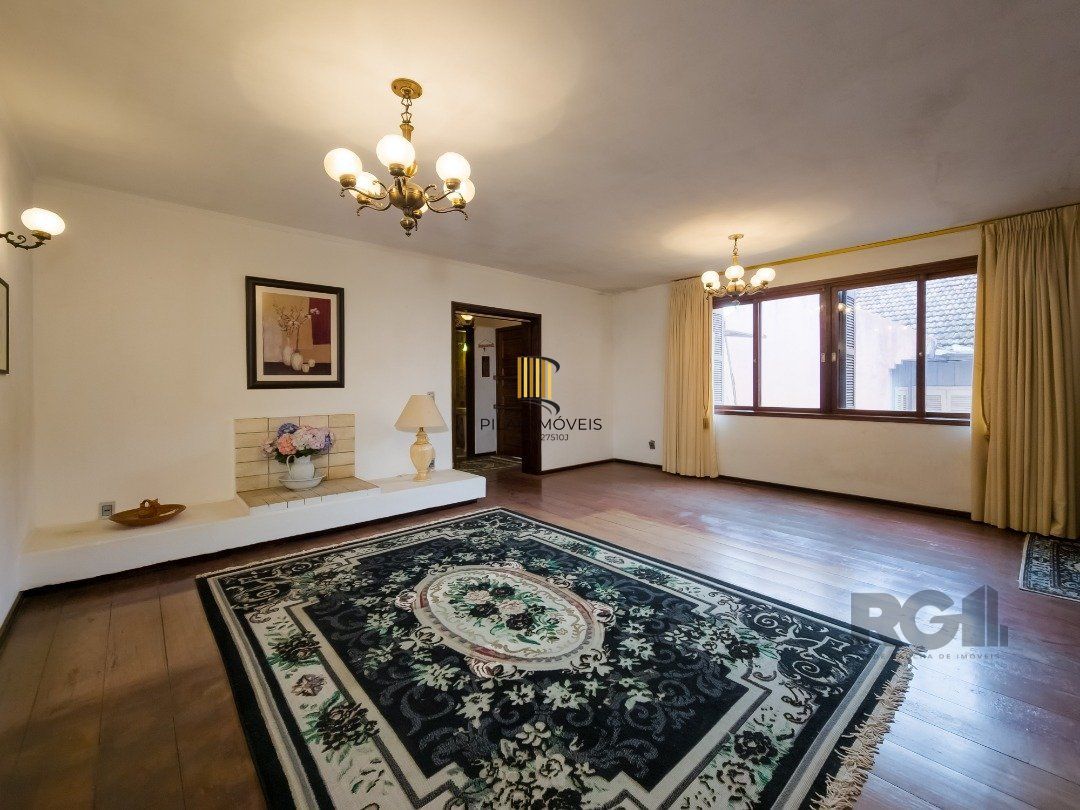 Casa 4 dormitórios no bairro Teresópolis