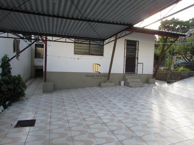 Casa térrea, com 3 dormitórios, 1 suíte, no bairro Nonoai.