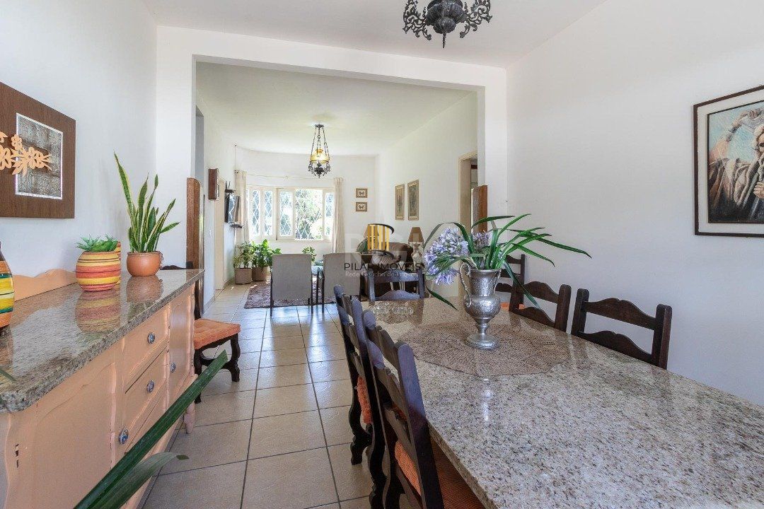 Casa para Venda - 250m², 3 dormitórios, sendo 1 suites, 3 vagas - Tristeza