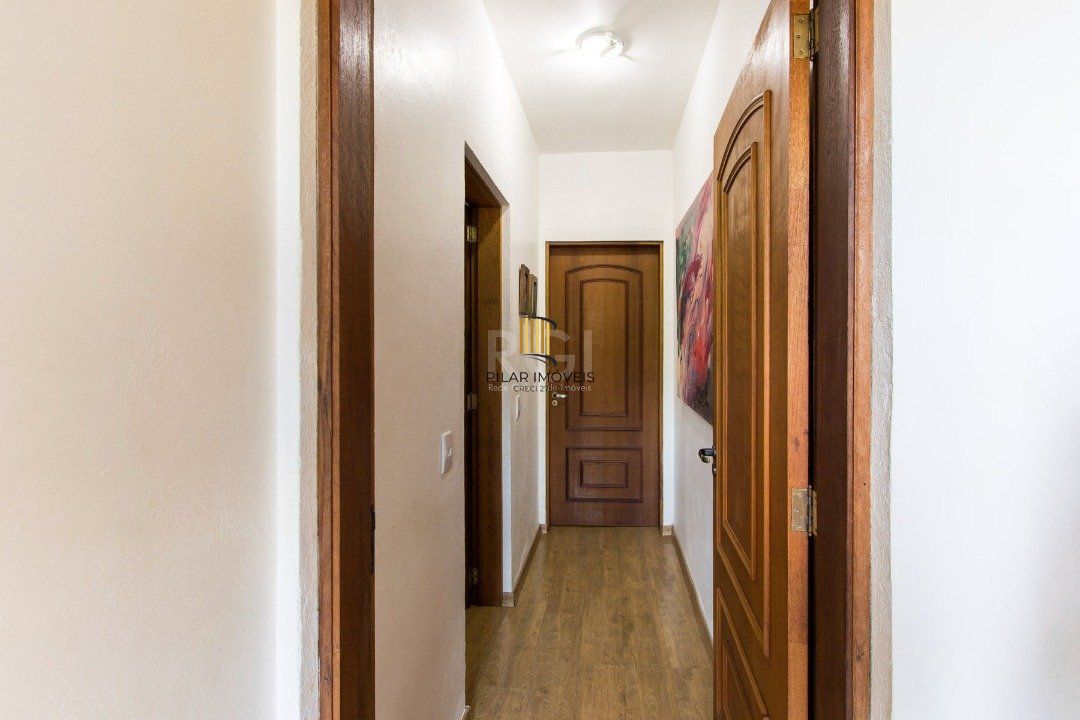 Casa para Venda - 250m², 3 dormitórios, sendo 2 suites, 3 vagas - Ponta Grossa