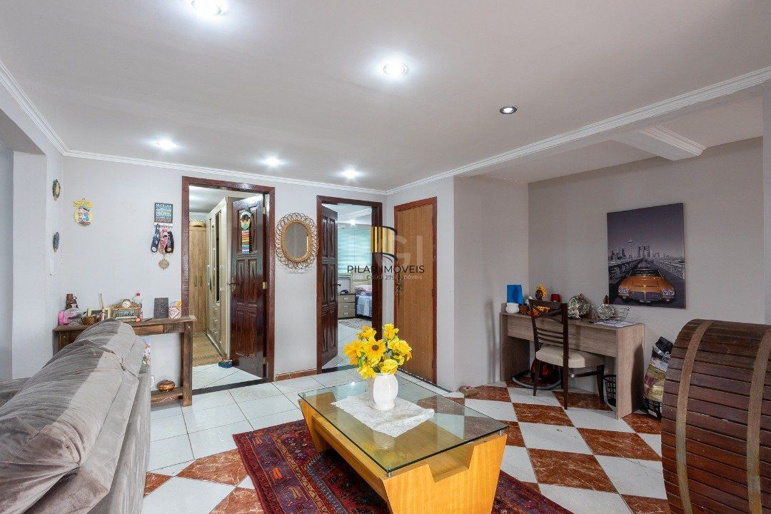 Sobrado para Venda - 300m², 3 dormitórios, sendo 1 suites, 3 vagas - Cavalhada