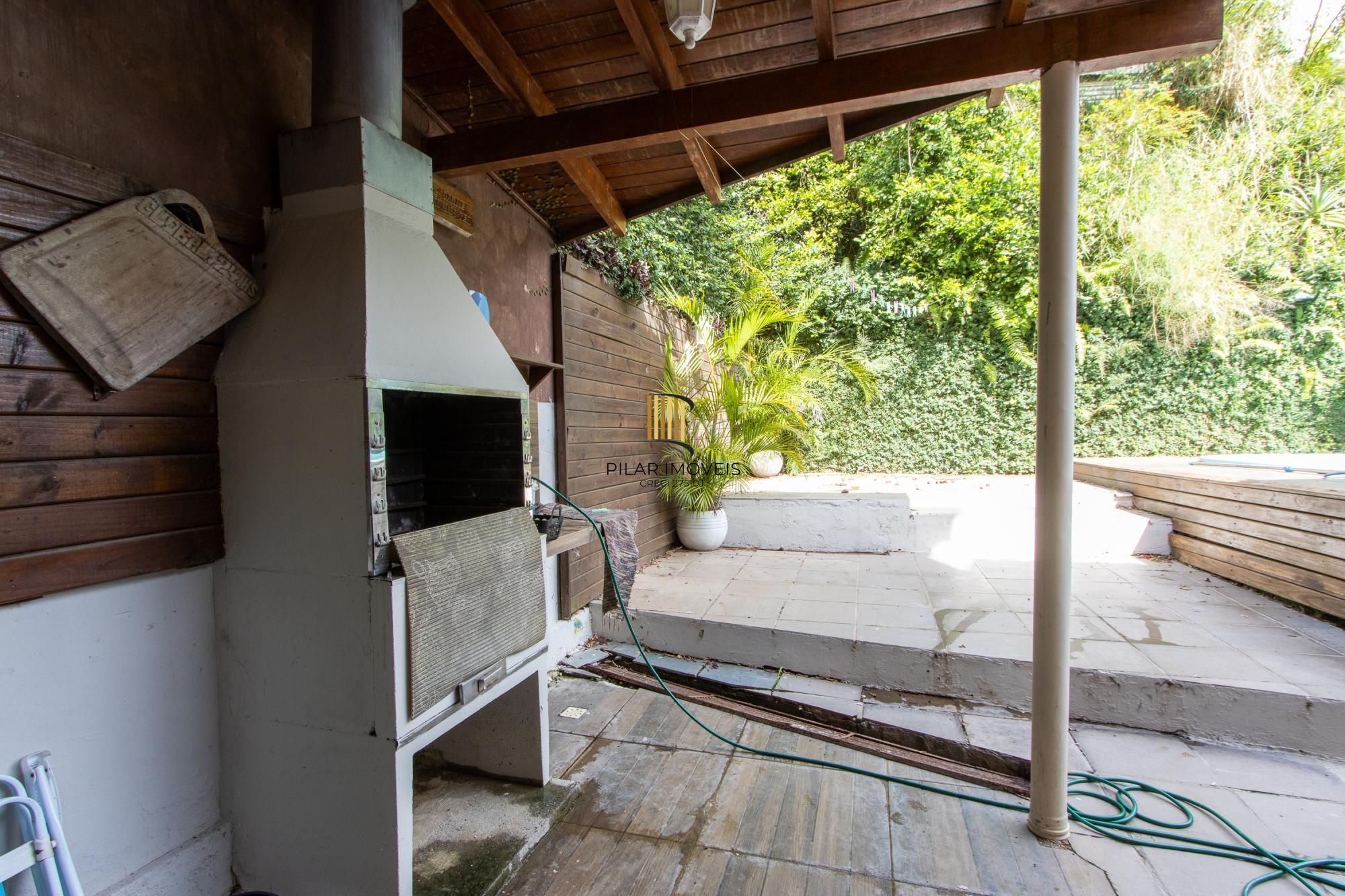 Casa/Sobrado  4 dormitórios com piscina