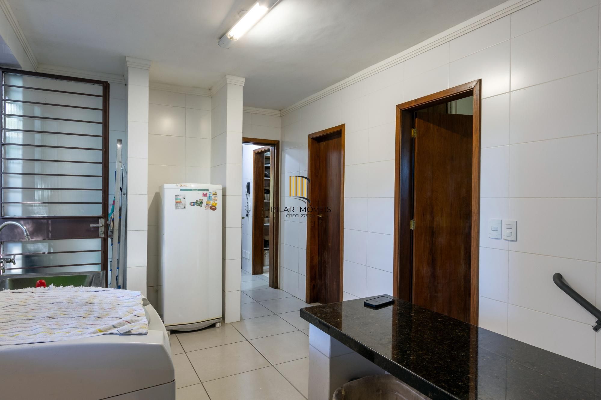 Casa de Condomínio 4 dormitórios no bairro Cavalhada