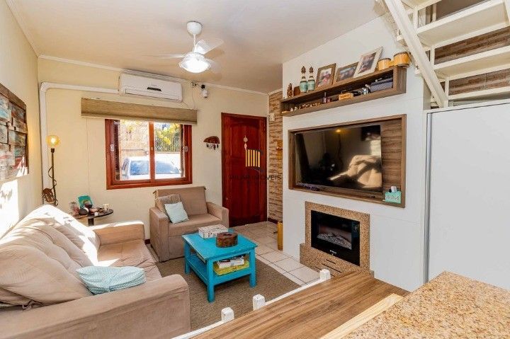 Casa de 3 dormitórios, em condomínio fechado na zona sul de Porto Alegre,  com lareira, churrasqueira e vaga de garagem. - Pilar Imóveis