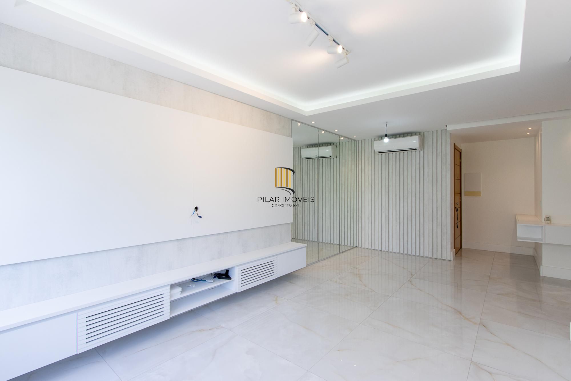 Apartamento totalmente reformado e impecável para locação - 3 quartos sendo uma suíte - Bairro Cavalhada