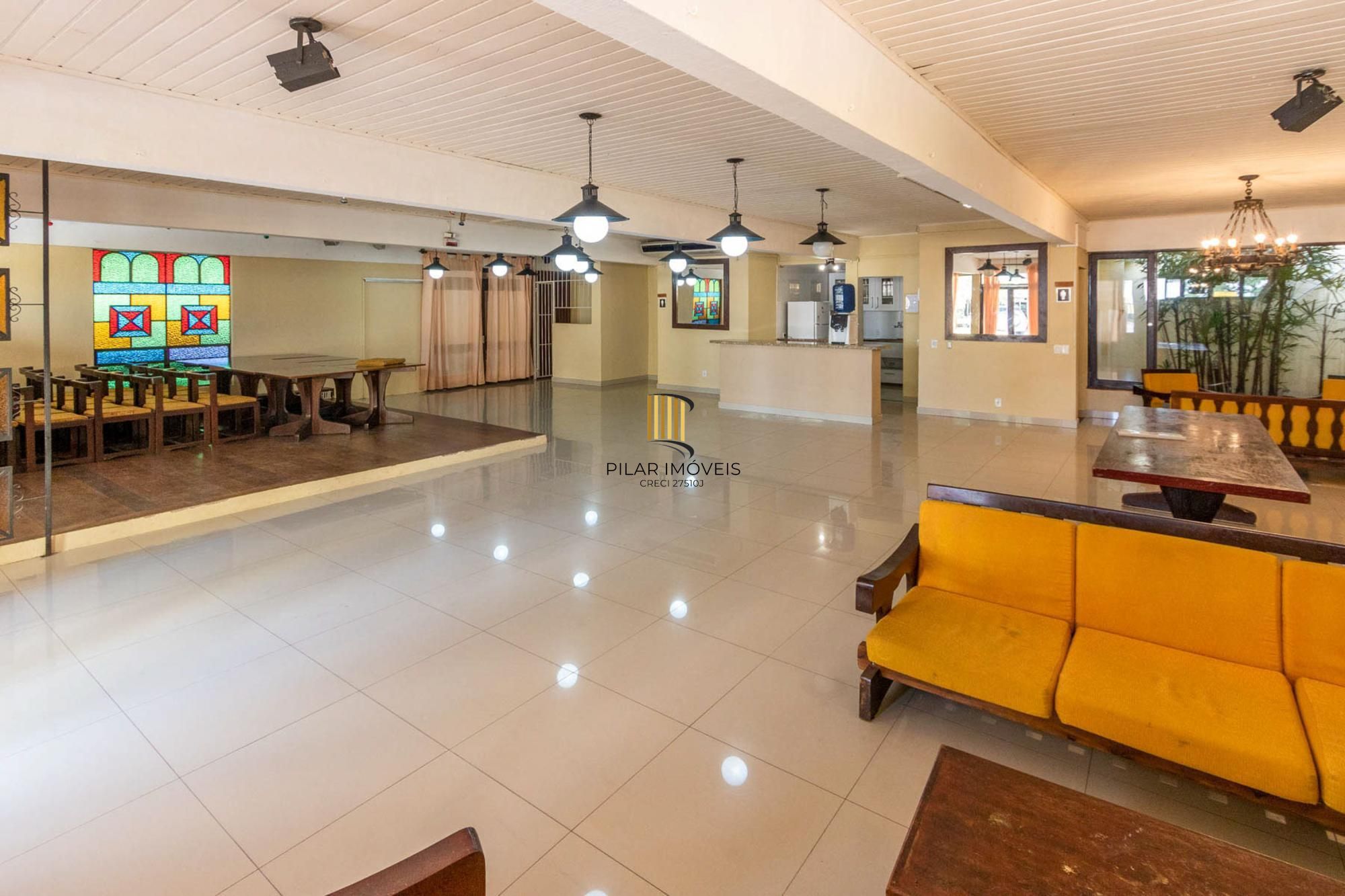 Excelente Apartamento 2 Dormitórios na Av. Wenceslau Escobar