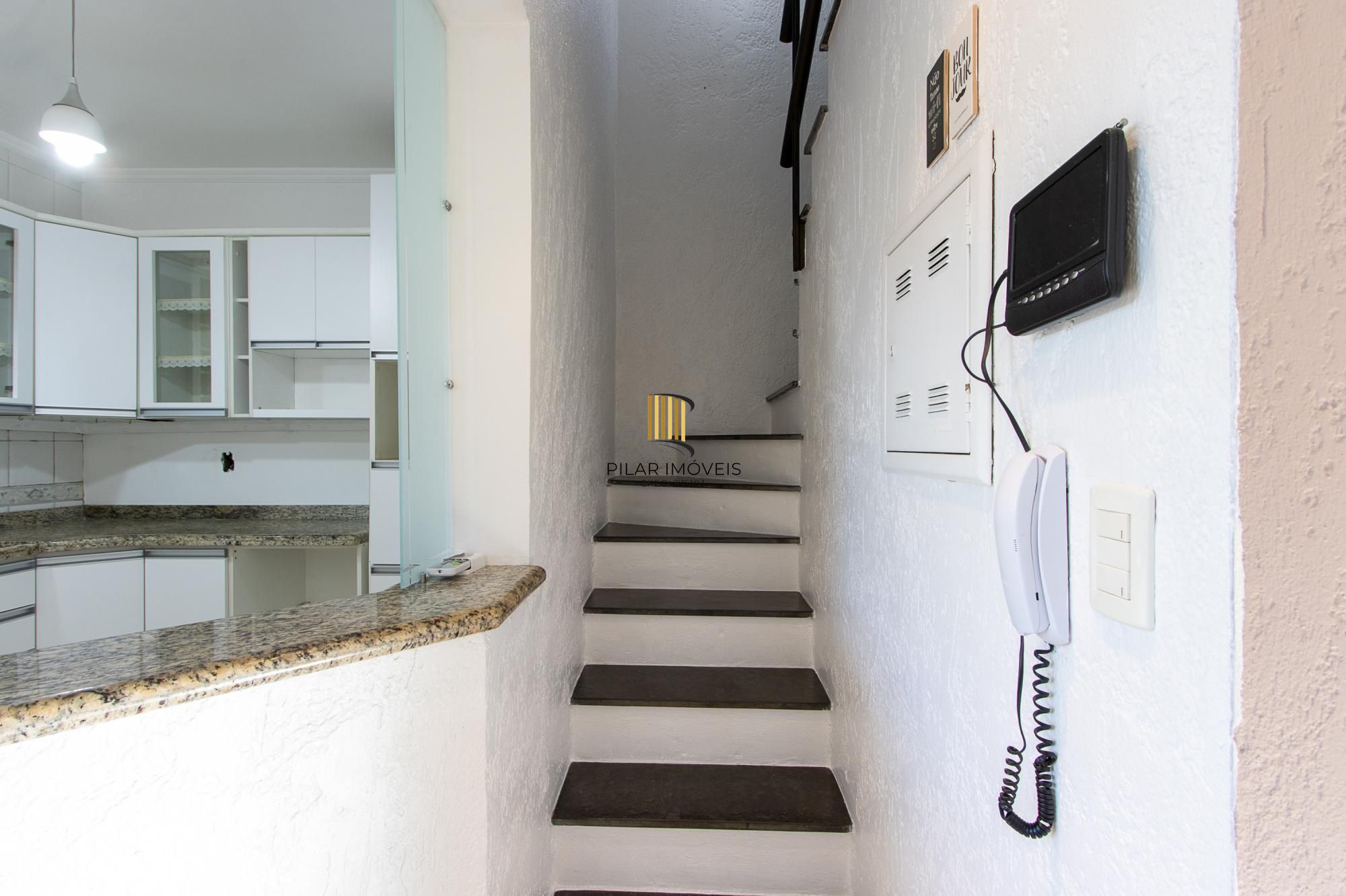 Casa em condomínio, com 3 dormitórios,