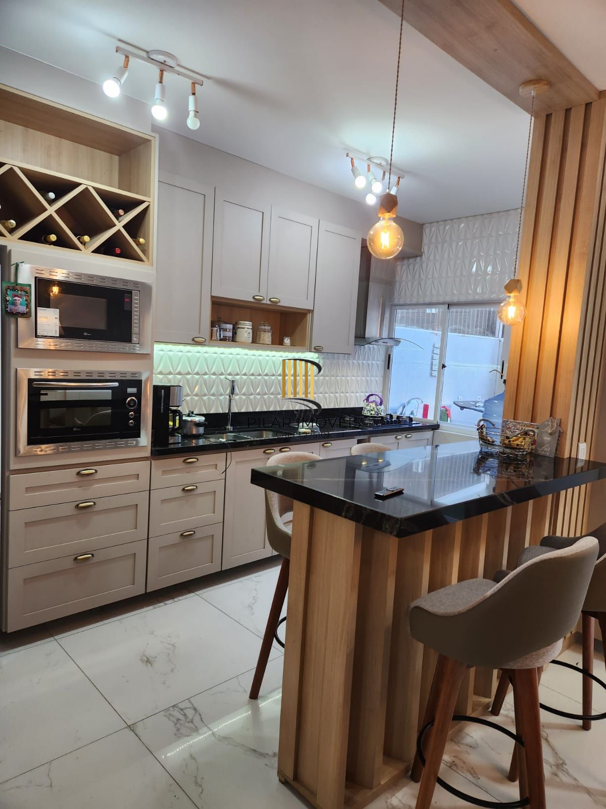 Ótima casa em condomínio fechado na Vila Nova, em Porto Alegre!