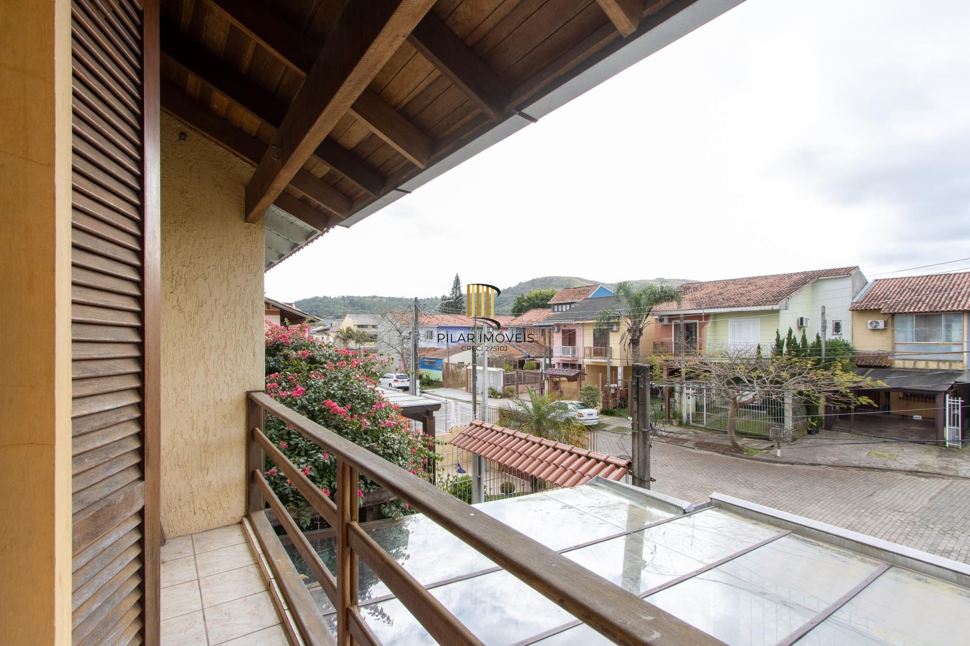 A casa possui 78m² de área construída, com um adicional de 20m²