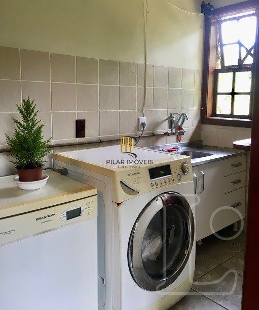Casa para Venda - 570m², 3 dormitórios, sendo 1 suites, 2 vagas - Hípica