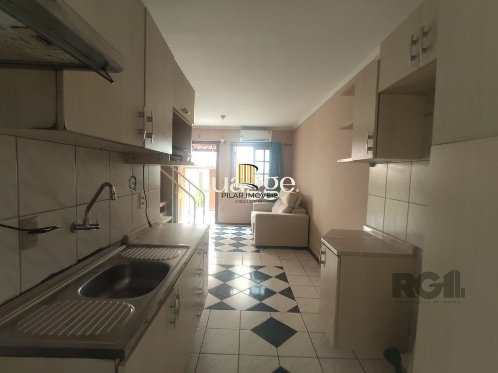Casa em condomínio, com 57,66m² de área privativa 2 dormitórios transformados em 1 e 1 vaga coberta e escriturada