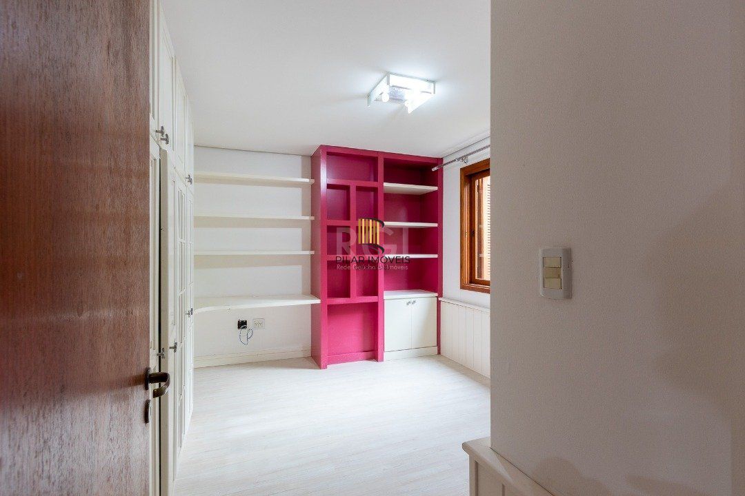 Casa em condomínio para Venda com 4 dormitórios, sendo 1 suites e 4 vagas no bairro Ipanema