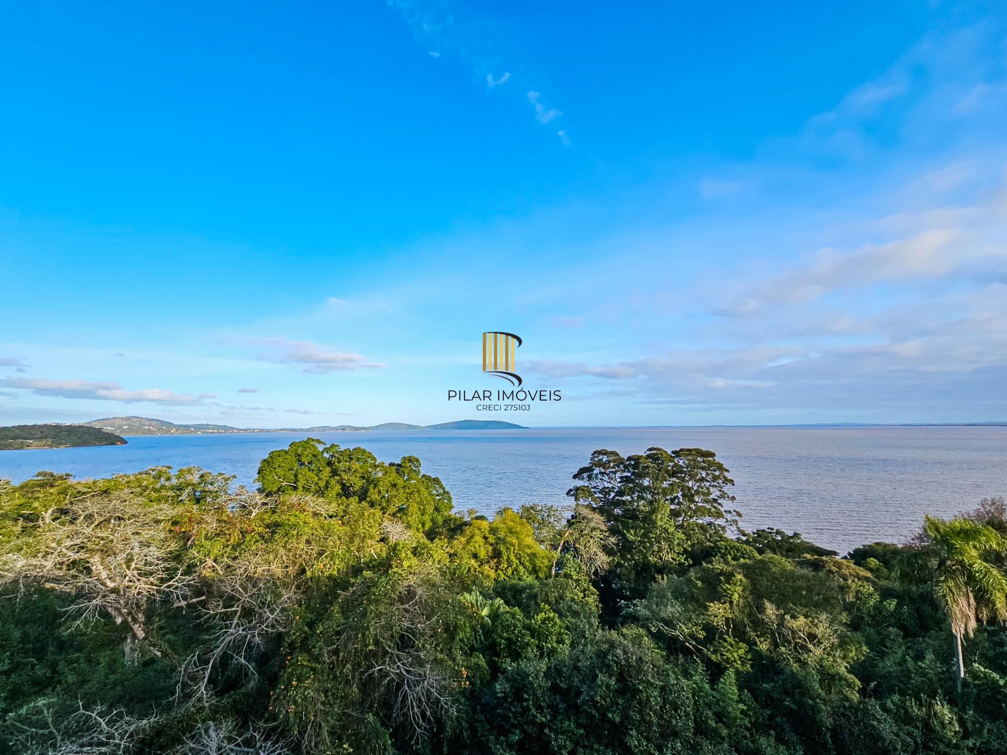 Casa na Vila Conceição, 3 dormitórios, 1 suíte, churrasqueira, lareira, 4 vagas, piscina aquecida e vista perene para o Rio.