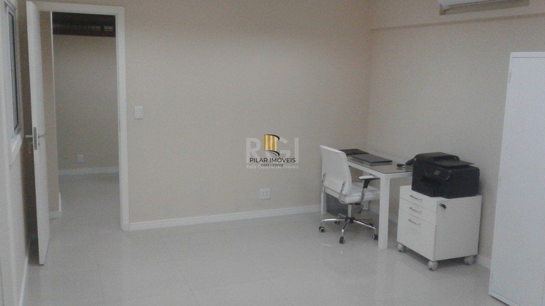 Com uma área privativa de 77.9m² e área total de 110.3m², essa sala é perfeita