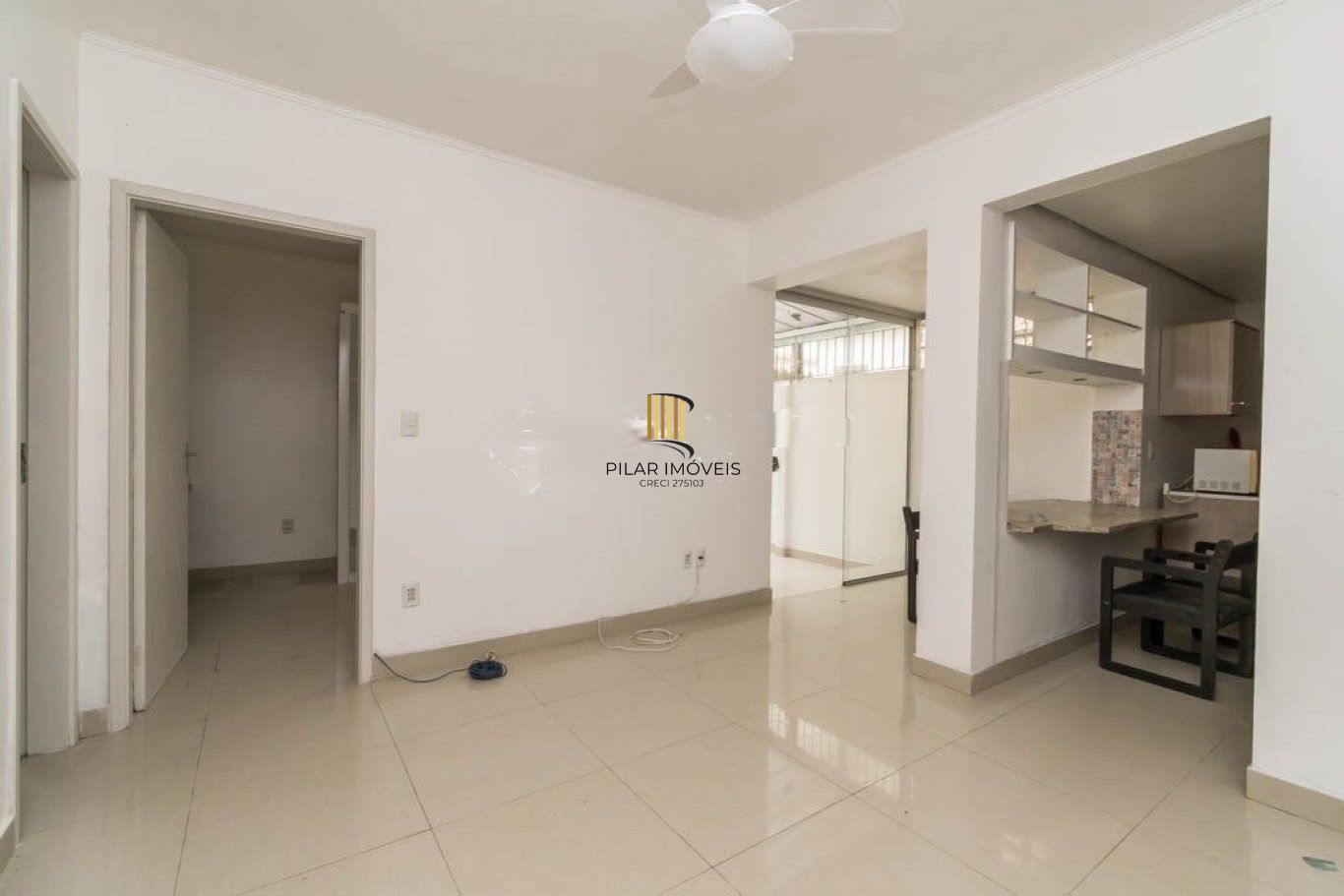 Apartamento de 1 dormitório, com um pequeno pátio no bairro Centro Histórico.