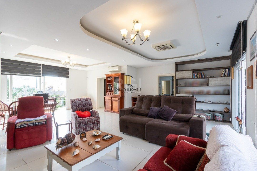 Casa para Venda - 377m², 4 dormitórios, sendo 3 suites, 3 vagas - Guarujá