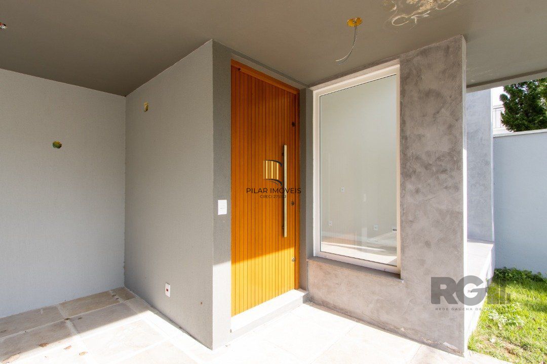 Casa de Condomínio 3 dormitórios no bairro Chapéu do Sol