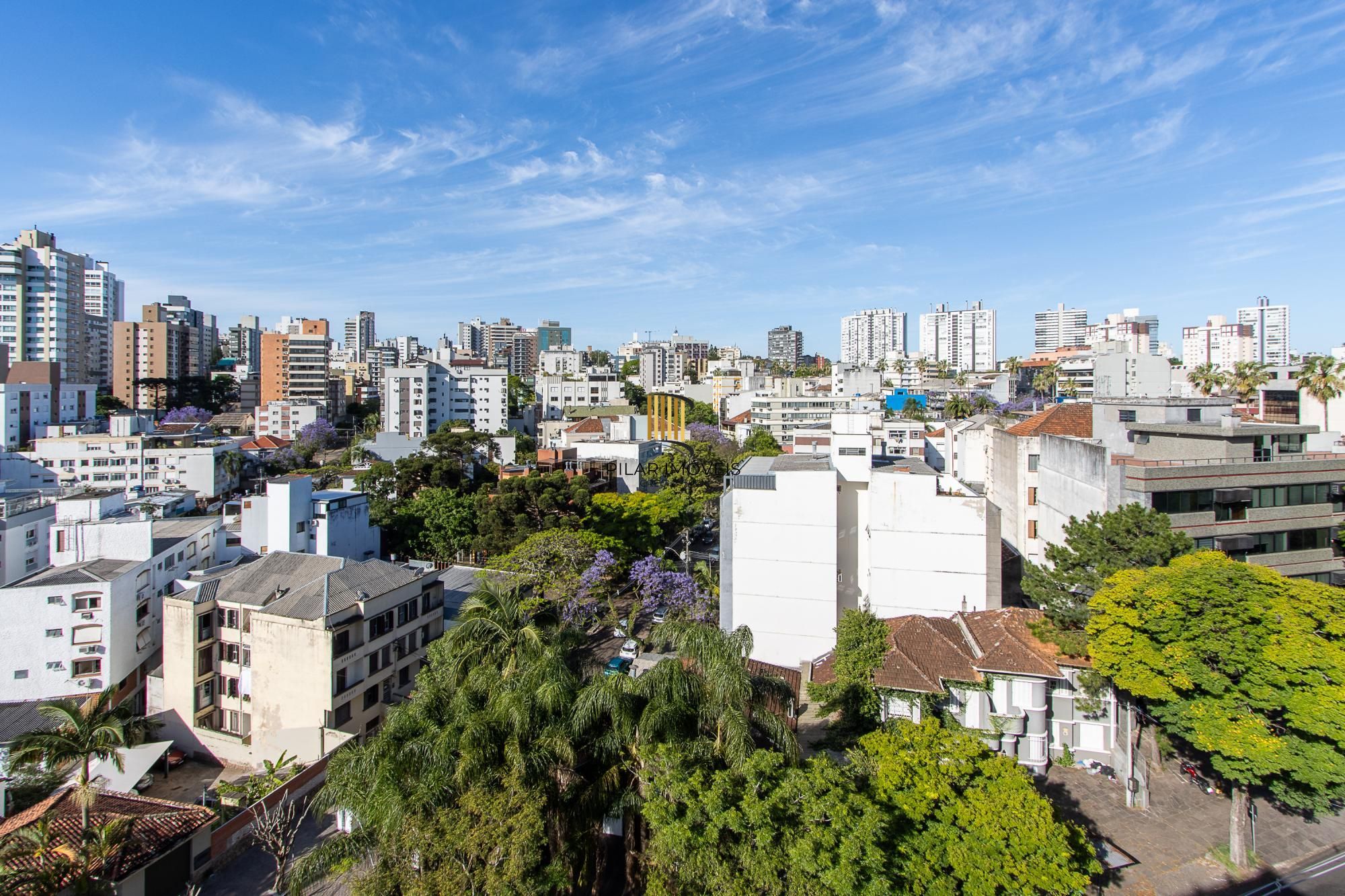 Cobertura com 2 dormitórios, incluindo 1 suíte.