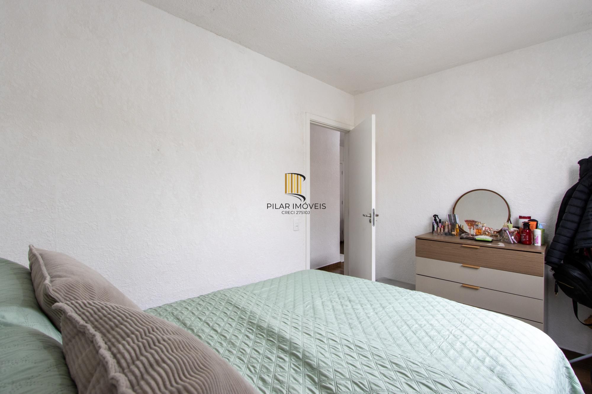 Charmoso Apartamento Semimobiliado de 2 Dormitórios e 1 vaga de garagem no bairro Restinga!